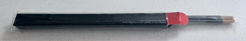 bareMinerals Eyeshadow Brush Brand New in Box for perfect eyeshadow application! - Image 2 of 4