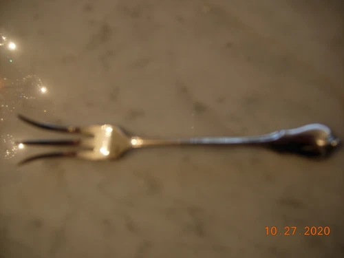 Wallace Sterling GRAND COLONIAL (1942) LEMON FORK-No Mono