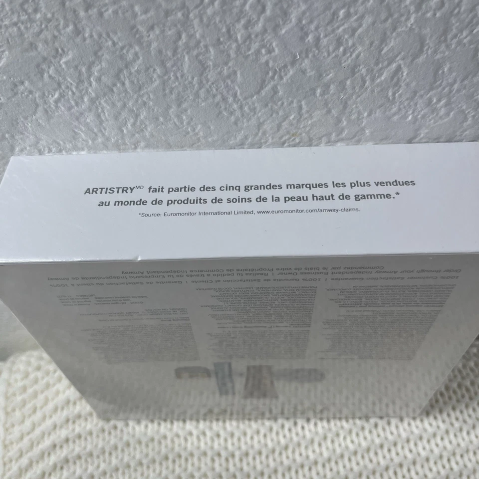 Sealed New ARTISTRY Ultimate 10 Minute Facial Luxurious Set  - Image 2 of 3