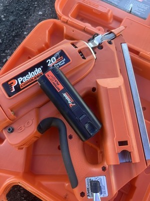 Paslode CF325XP Cordless 30° Framing Nailer Li-Ion Battery no charger working 