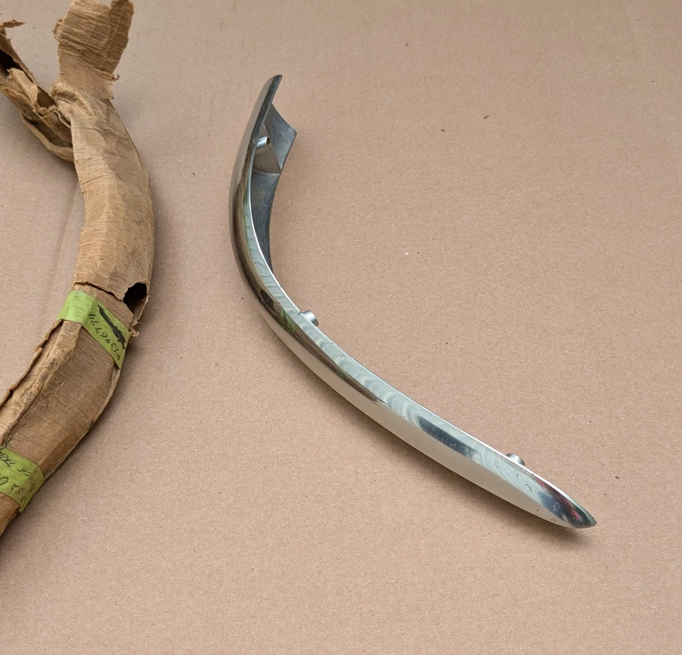 1951 1952 DeSoto Deluxe Custom S15 NOS MoPar Left Fender GRILLE EXT MOLDING - Image 3 of 4