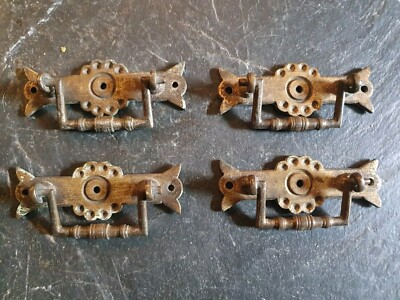 4 antike Kunsthandwerk massive Messing Ziehgriffe 8,5 cm breit Ästhetisch Original