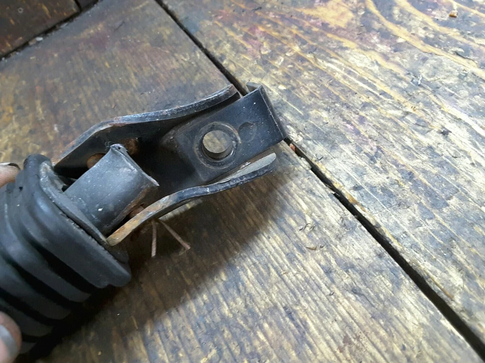 Suzuki GS1000 GS1000L GS 1000 1979 OEM clavija de pasajero lado derecho reposapiés trasero Foto 3 de 4