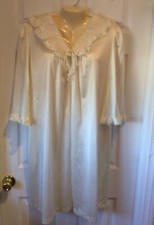VINTAGE WOMENS Collectibles by JCPenney SILKY Cream Color DUSTER / ROBE Sz M