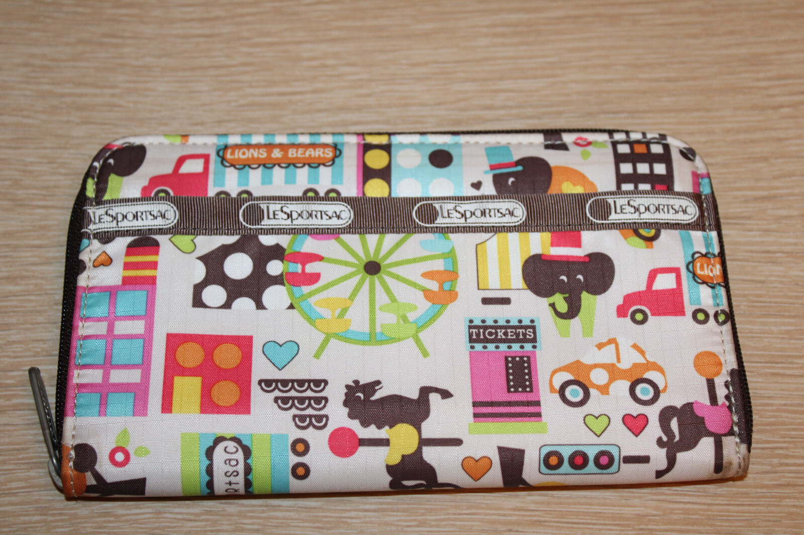 LESPORTSAC Zip Around Wallet Organizer Clutch "Lions & Bears" Carnival