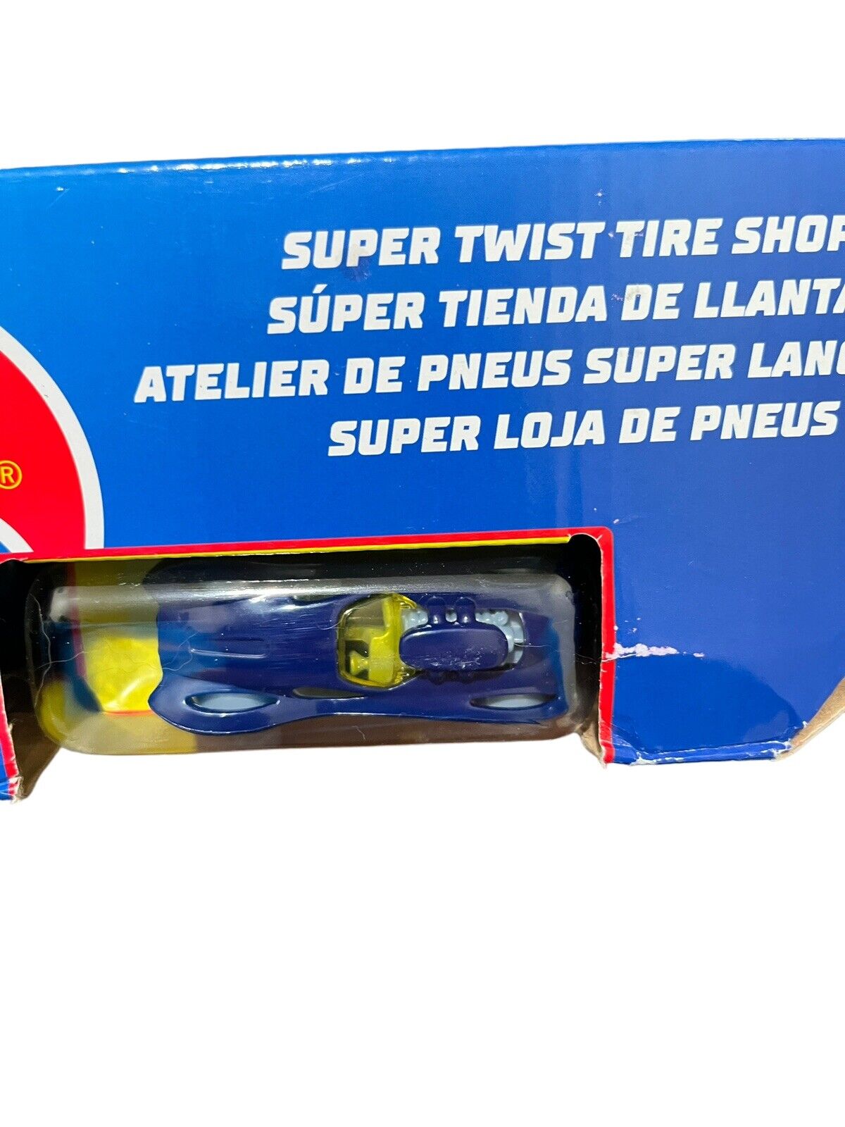 Hot Wheels City Super Twist Tire Shop Playset, Spin the Key to Make Cars  Travel Through the Tires, Includes 1 Hot Wheels Car, Gift for Kids 4 to 8