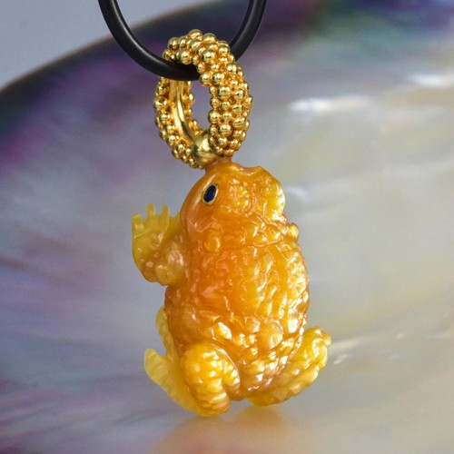 Toad Frog Pendant Carved Mother-of-Pearl & Gold Vermeil Sterling Silver 10.47g - Picture 3 of 13