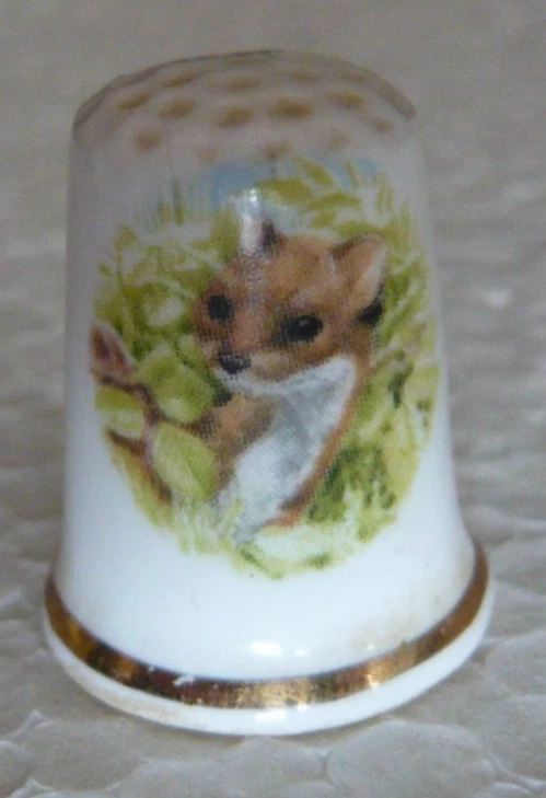 Dé à Coudre Vintage En Porcelaine – Logo Locmariaguer