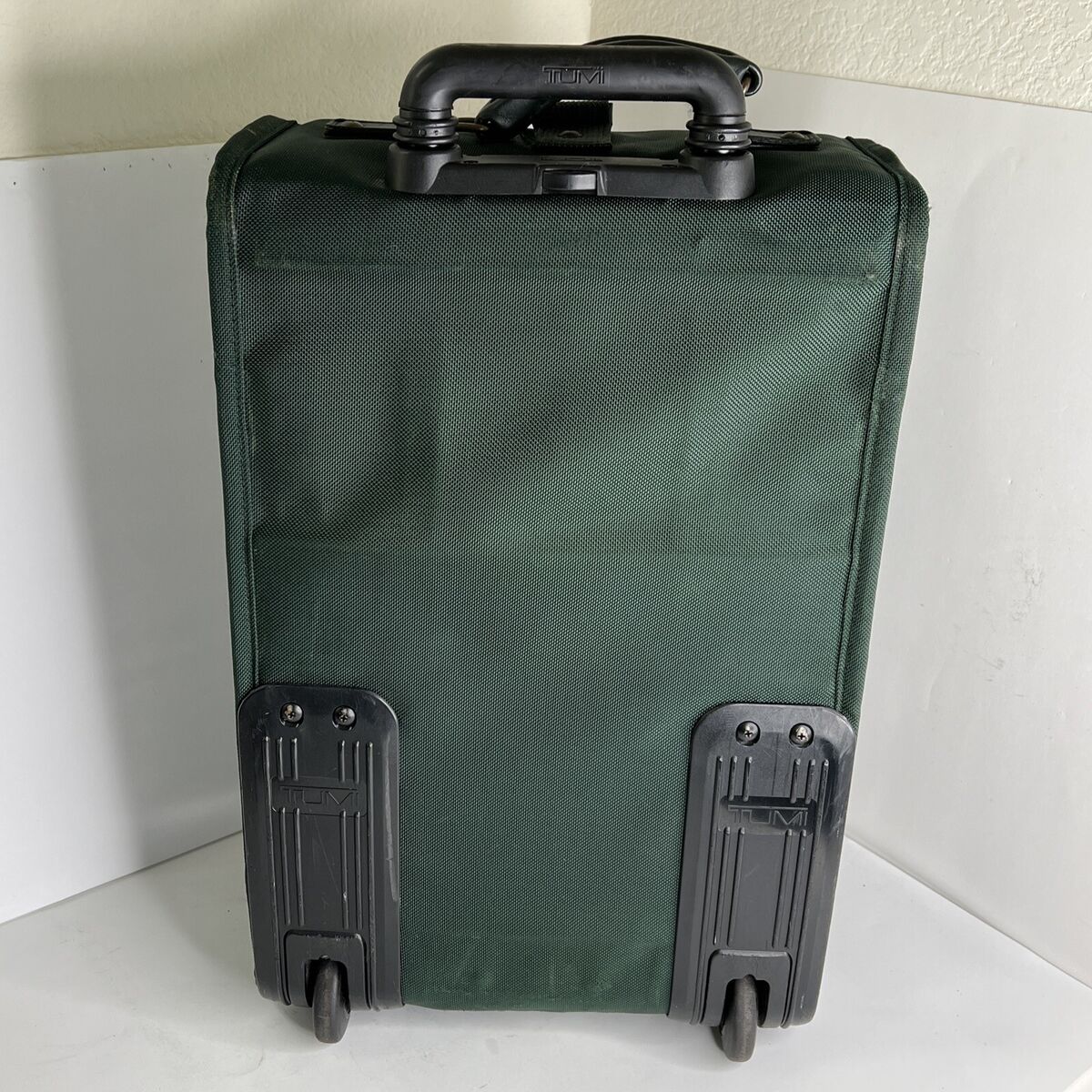 Vintage Tumi USA Green Ballistic Nylon 22” Wheeled Carry on Vintage Tumi USA Green Ballistic Nylon 22” Wheeled Carry on