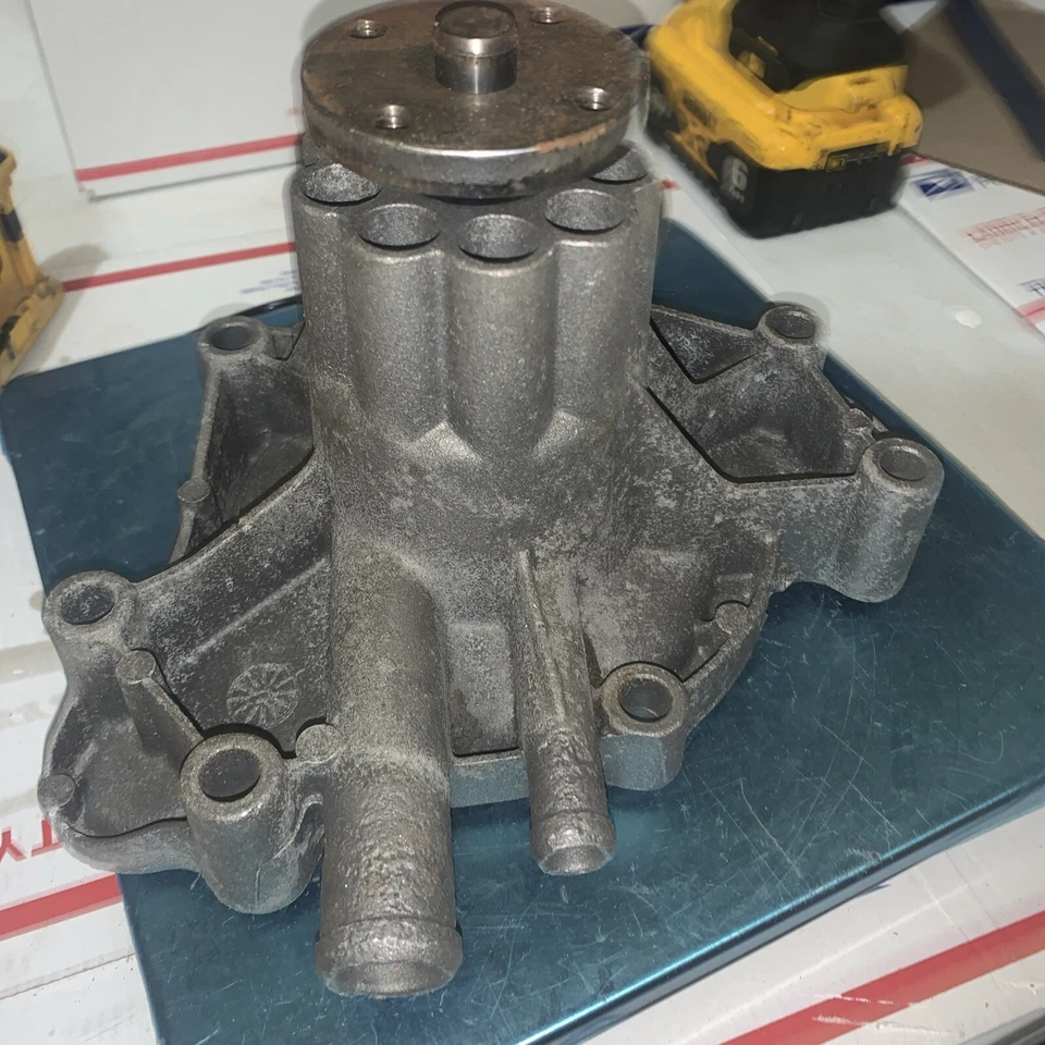 NORS Water pump Chrysler Dodge valiant cast number 2951571 1975-77’ - Image 3 of 4