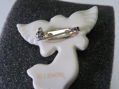 Vintage Lenox Porcelain Angel with Gold Heart Pin Brooch - Picture 2 of 3