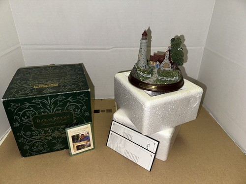 Thomas Kinkade Seaside Memories "The Light of Peace" beleuchteter Leuchtturm mit Box