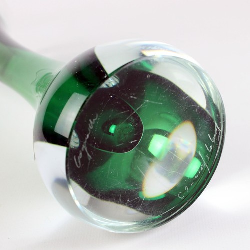 Signed Flygsfors Emerald Green Coquille Vase, Vintage MCM Swedish Art Glass 12" - Picture 8 of 8