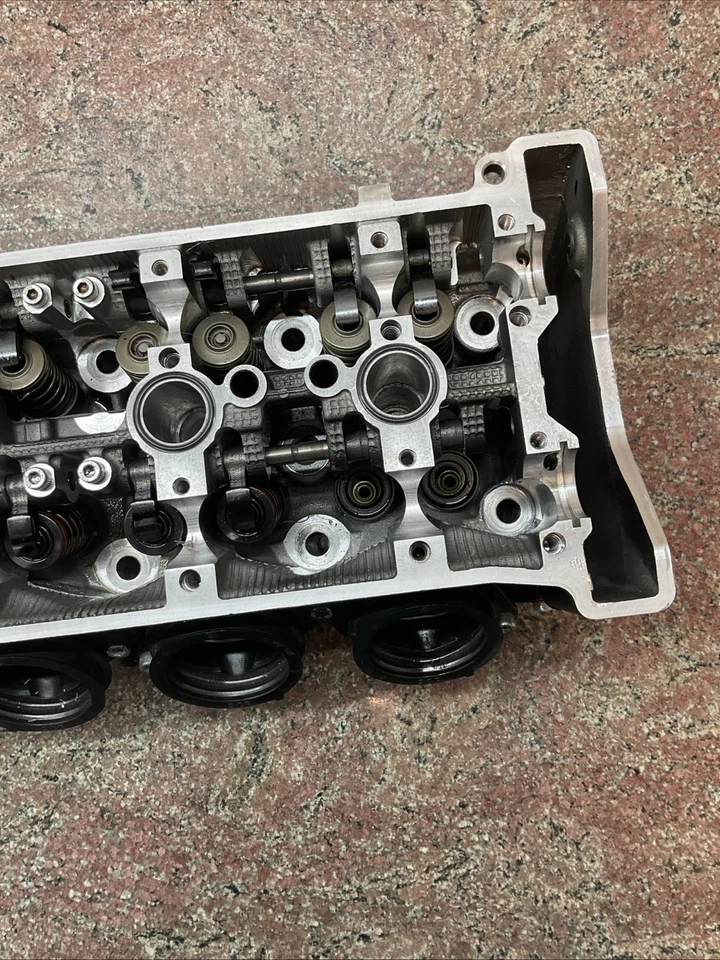 Головка блока цилиндров 2015-2024 Yamaha YZF-R1 YZF-R1M от оригинального производителя 2CR-W1101-07-00 в сборе - Изображение 4 из 4