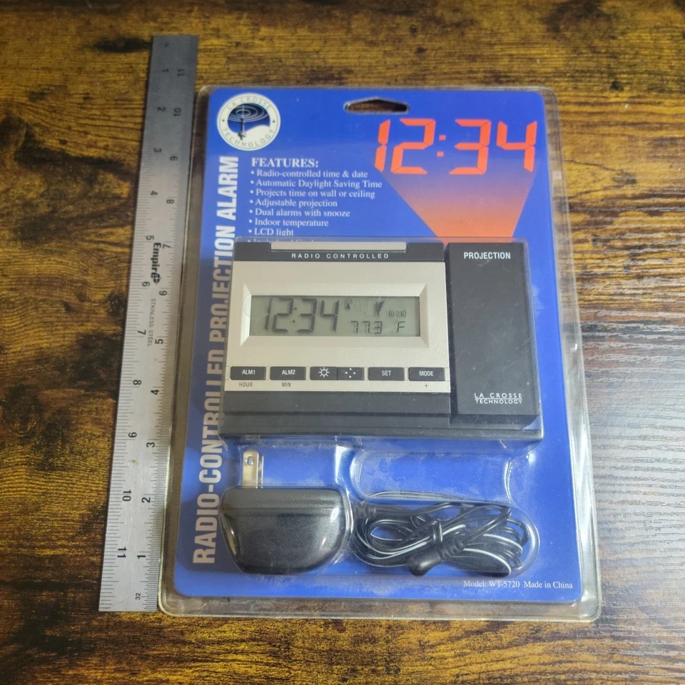 La Crosse Technology Radio Controlled Projection Alarm Clock Radio WT-5720 Temp - Image 4 of 4