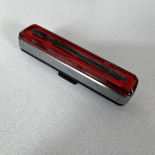 Moon AW19 Nebula Fahrradrücklicht USB Akku braucht Akku