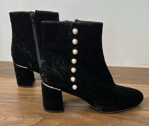 Isaac Mizrahi Live! Black Crushed Velvet Booties with Faux Pearls 8.5 size - Picture 2 of 10