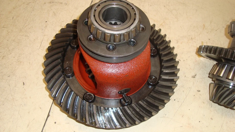 Oliver 1250 Gas Tractor Ring & Pinion Gears - Image 2 of 4