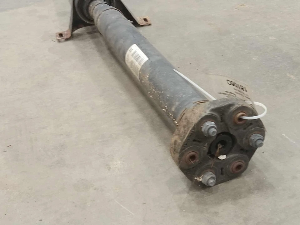 06-09 Mercedes Benz E350 AWD eje de transmisión trasero eje de hélice OEM 2114102706 Foto 2 de 4