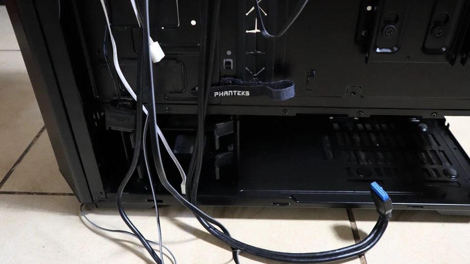 Phanteks Eclipse P400 ATX Mid Tower Case | CyberPower PC Branded - Image 4 of 4