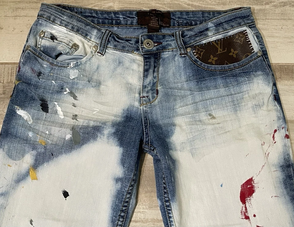 Pantalones de mezclilla para mujer pintados a mano hechos a mano para comportamiento urbano Foto 2 de 3