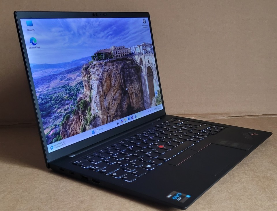Lenovo ThinkPad X1 G9 Carbon 11a generazione i7-1185G7 32 GB 512 GB/Win11Pro/DE