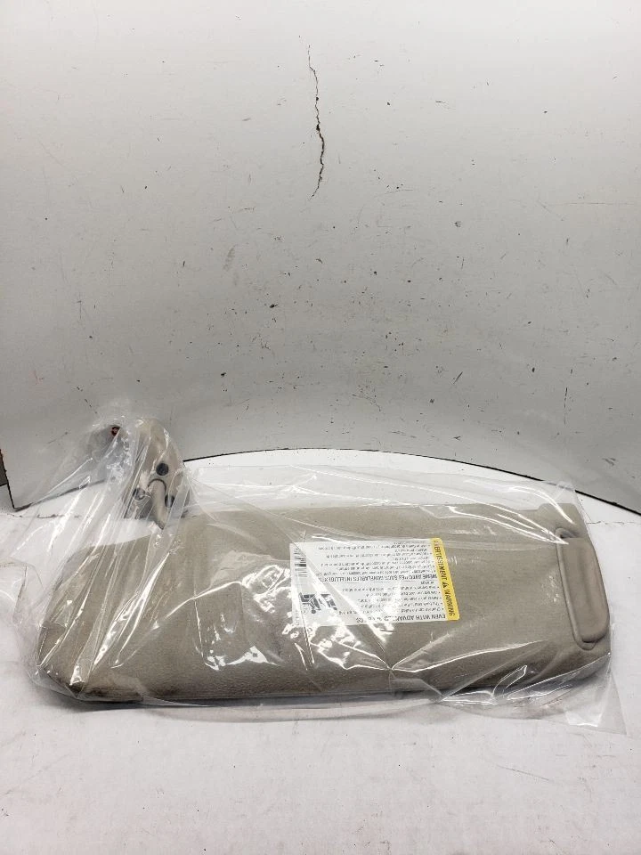 Passenger Sun Visor Illuminated Fits 04-05 AVALANCHE 1500 1394377 - Image 3 of 4