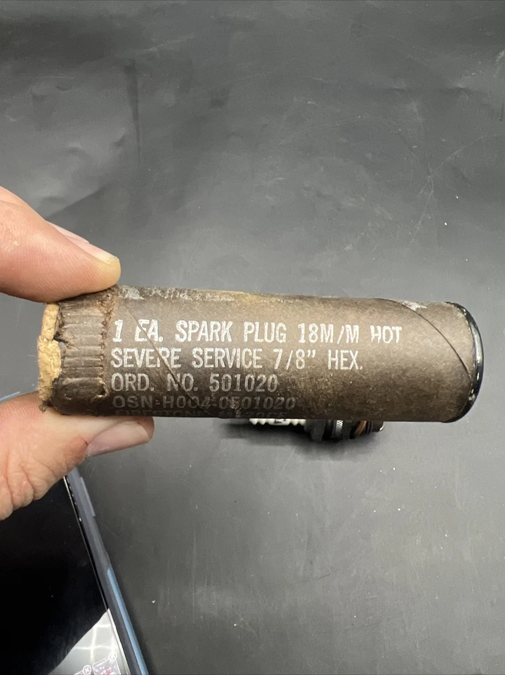 老式福特雪佛兰道奇消防队 7/8 英寸 18 螺纹 SPARK PLUG NOS — 第 3/4 张图片