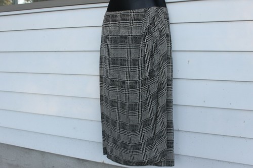 THE WORKS WOMEN'S PLAID SILK WRAP SKIRT SIZE 8 COLOR BLACK/IVORY FULLY LINED - Picture 2 of 5