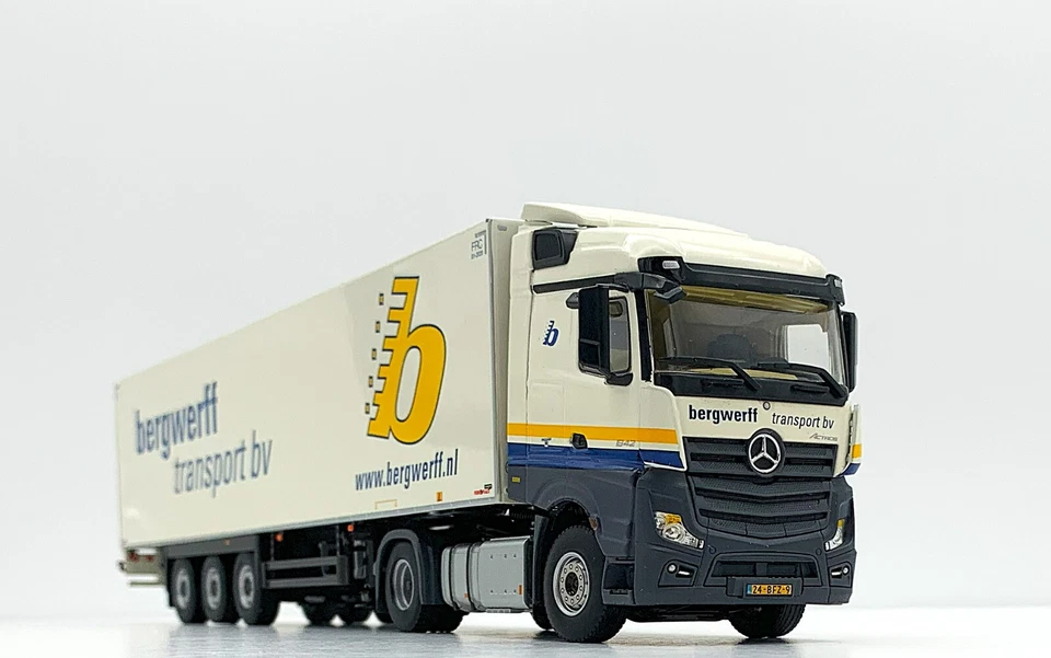 Mercedes Actros MP4 reefer rimorchio "Bergwerff" WSI modelli di camion 01-1762 - Immagine 2 di 4