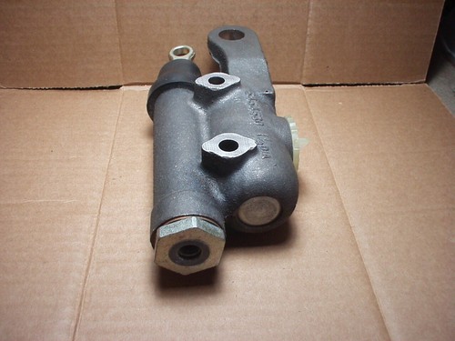 1955 1956 1957 1958 1959 Chevy Pickup Truck master cylinder GM # 5454503 NOS! - Picture 4 of 4
