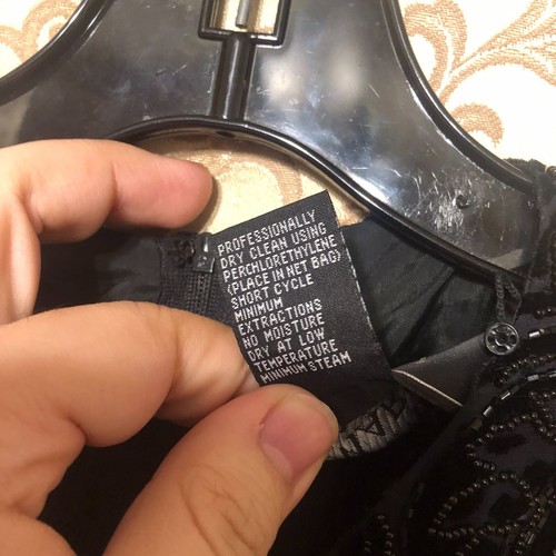 Top smanicato Carmen Marc Valvo nero velluto paisley con perline taglia 10 - Foto 6 di 6