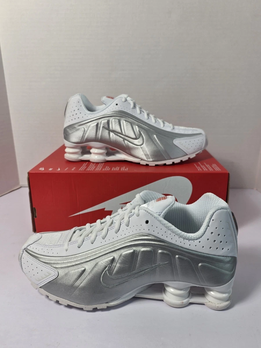 Preços baixos em Nike Shox R4 White Metallic W | eBay
