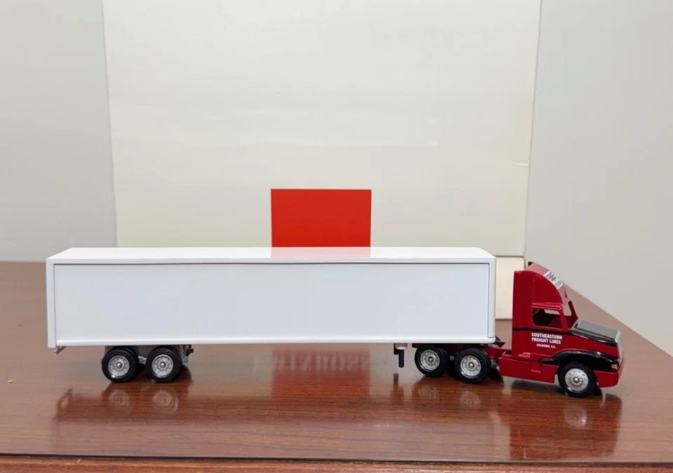 Southeastern Freight Lines 1998 Winross Truck - Image 2 of 4