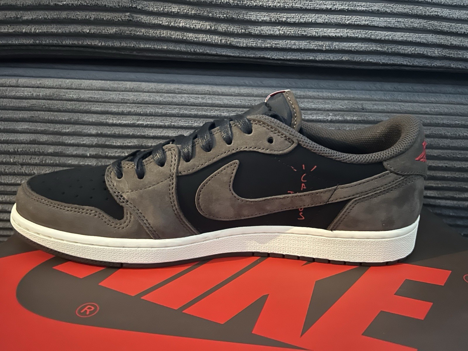 Brand New In Box - Nike Jordan 1 low X Travis Scott - Mocha - UK 11 image 3