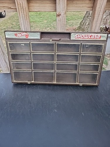 Vintage 1981 Mattel Hot Wheels Wall Mount (16 Car Slots) Showcase Display Case