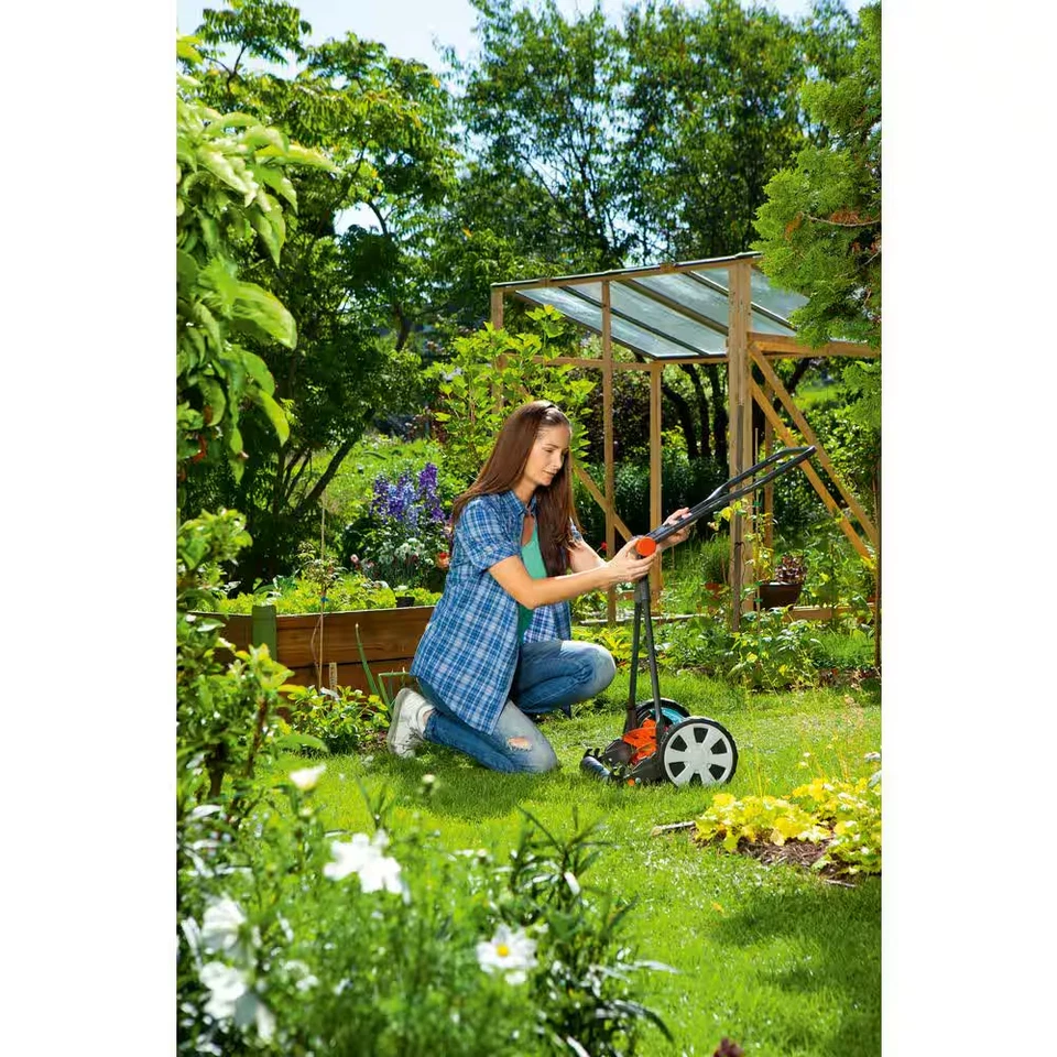 16 in. Cortacésped clásico de 5 hojas con carrete trasero Foto 2 de 4