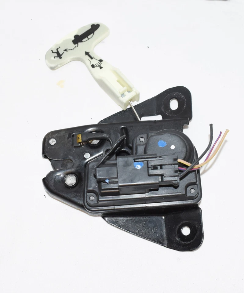 08-23 Challenger 11-23 Cargador Chrysler 300 8-12 Avenger Pestillo maletero trasero B3B04 Foto 2 de 4