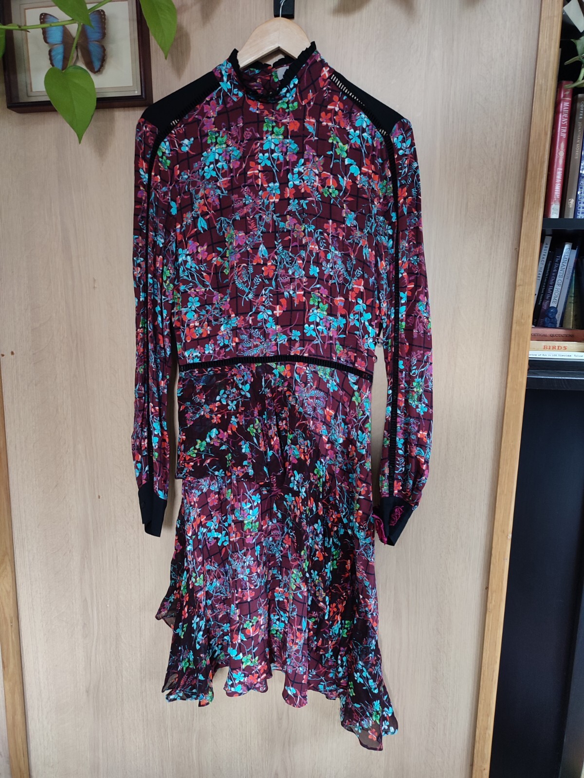 Vestido asimétrico manga larga cuello alto floral negro púrpura Preen Line • S