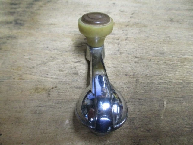 Chevrolet Fleetline 1941-1948 manivela ventana ala vintage nuevo en stock Foto 4 de 4