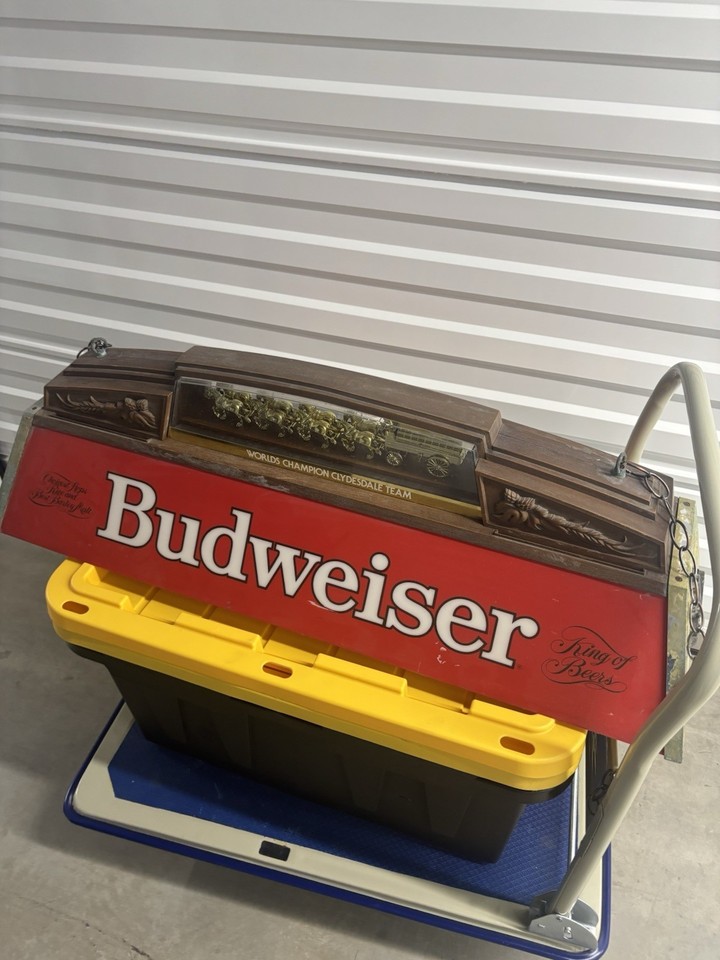 Vtg Anheuser Busch BUDWEISER BEER Clydesdales Hanging Pool Table Bar vtg-anheuser-busch-budweiser-beer-clydesdales-hanging-pool-table-bar