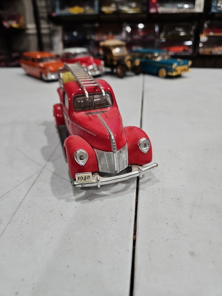 Golden Wheel Premier Edition 1940 Ford Replica die-cast fire