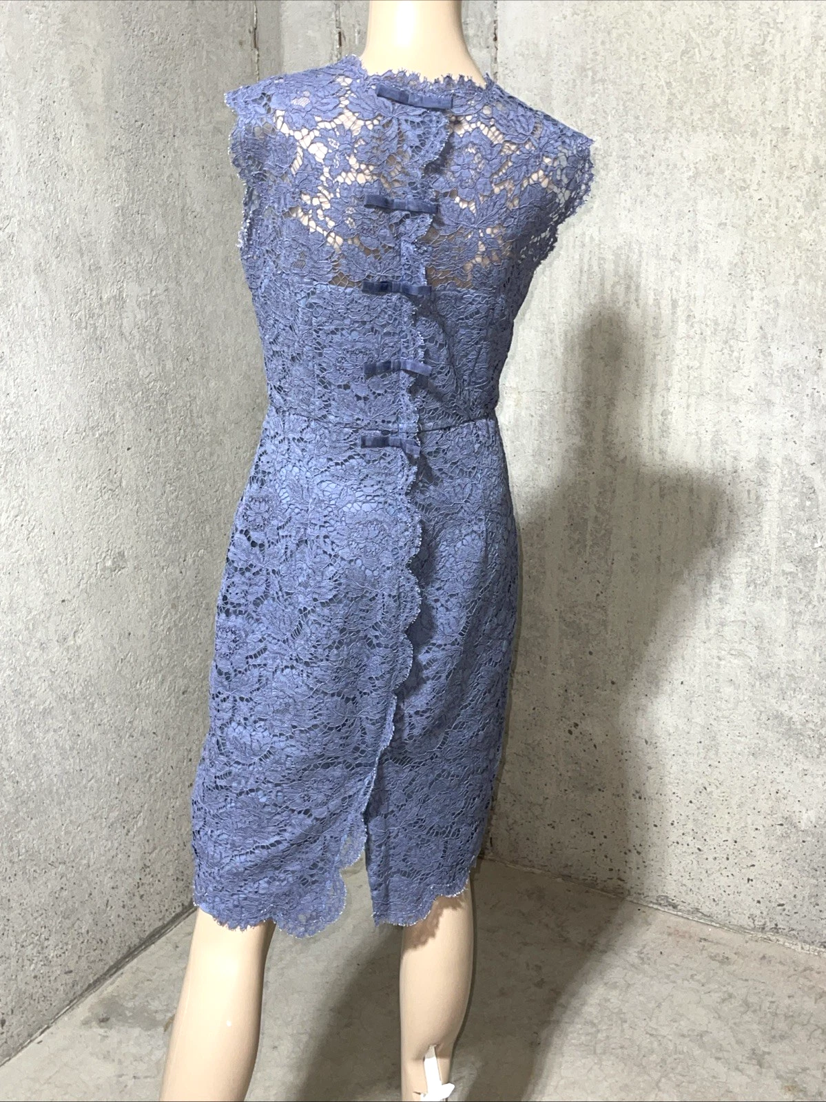 Abito da cocktail Valentino pizzo ricamato fiocco schiena blu polvere US 4 6 IT 42