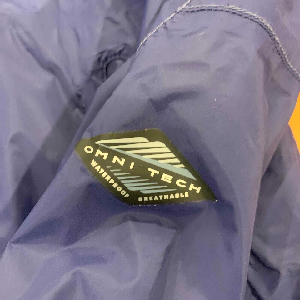 Chaqueta de titanio Columbia grande impermeable Omni Tech para mujer. Foto 2 de 4