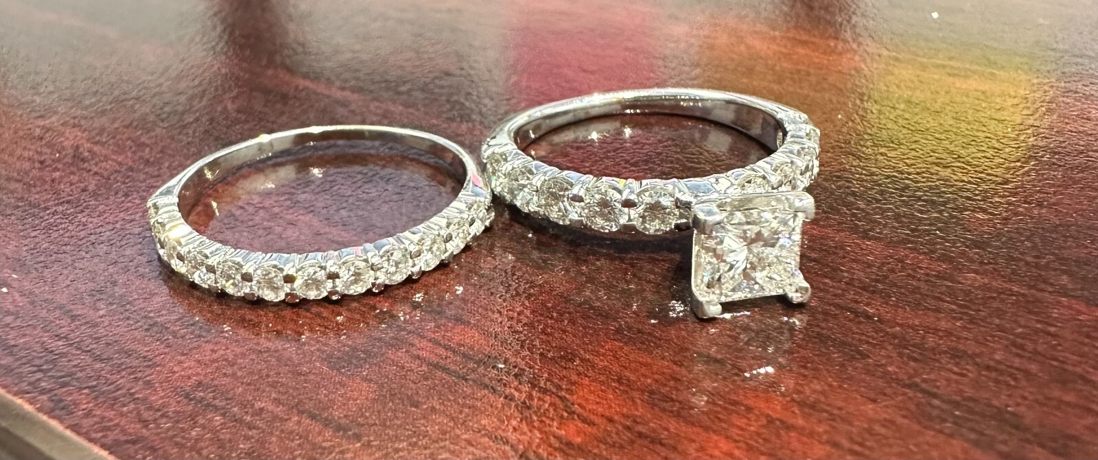 Beautiful, clear, hardly worn princess cut diamond engagment ring and band 