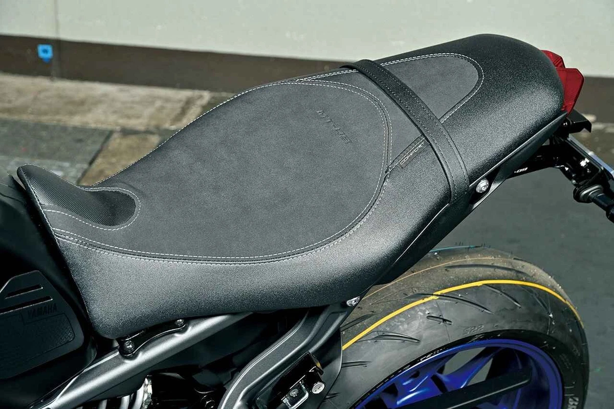 Yamaha mt09 on sale comfort seat