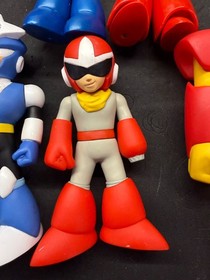 Megaman 2005 Figure Lot Of  8 NES Nintendo capcom vintage