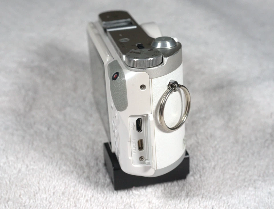 Cámara Samsung NX300 20,3 MP, lente zoom OIS 18-55 mm, flash Metz 44AF, control remoto Crtl Foto 4 de 4