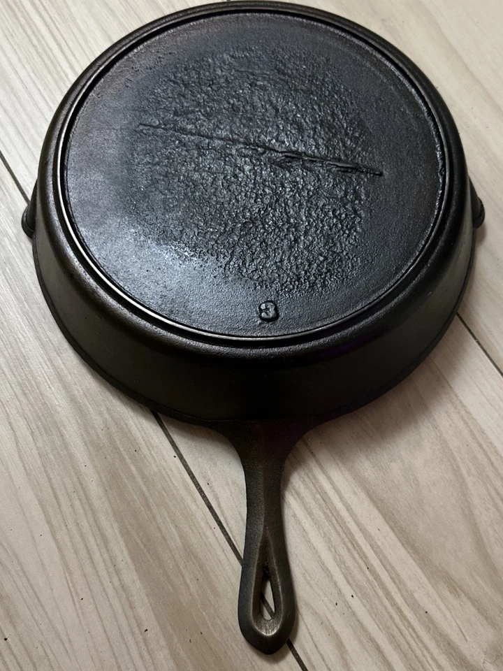 Rare Antique 1890s Fancy Handle Cast Iron Skillet No 9 With Gate Mark Restored - Image 3 of 4