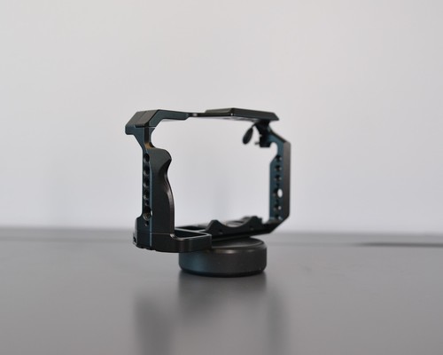 Nikon Z6 body + cage (all accessories)(22K shutter) - Picture 5 of 6